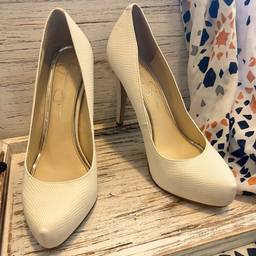 Jessica Simpson Parisah Platform Pump